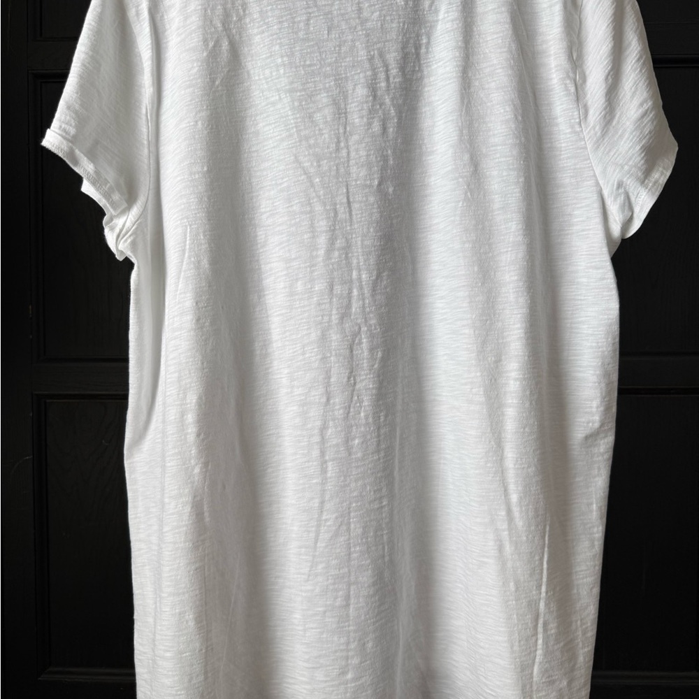 Lilly Pulitzer White V-Neck Short Sleeve Tee - Picture 2 of 4